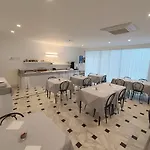 Exclusive - In Pieno Centro A Pochi Passi Dal Mare Отель 2*