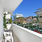 Exclusive - In Pieno Centro A Pochi Passi Dal Mare 2*