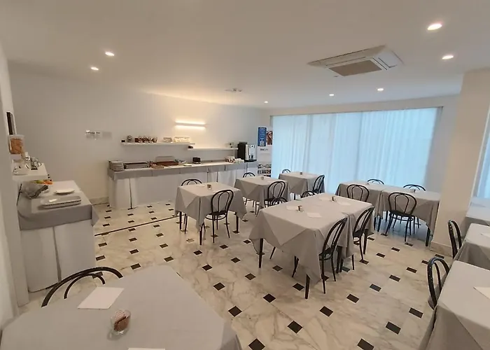 Exclusive - In Pieno Centro A Pochi Passi Dal Mare מלון 2*