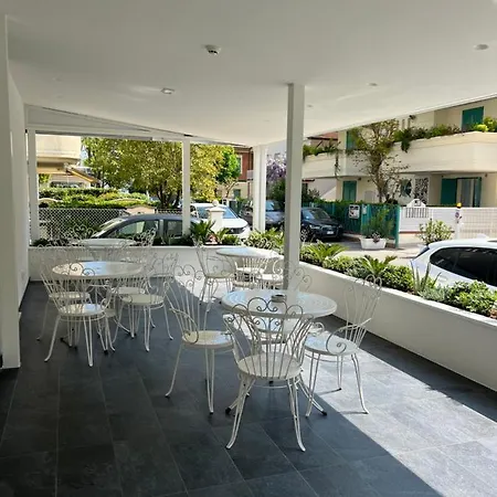 Exclusive - In Pieno Centro A Pochi Passi Dal Mare Riccione