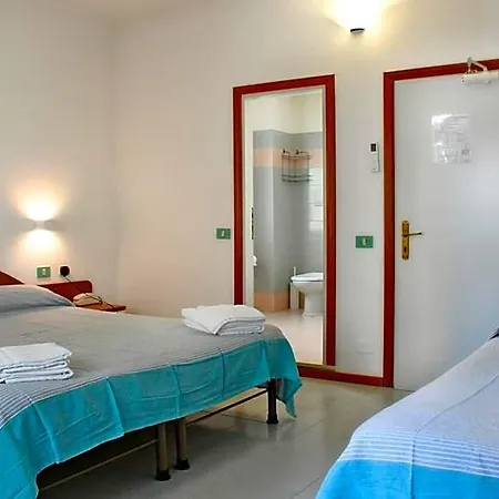 Hotel Exclusive - In Pieno Centro A Pochi Passi Dal Mare 2*