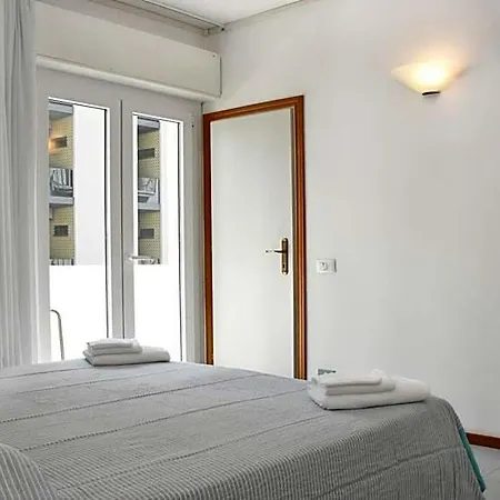 Exclusive - In Pieno Centro A Pochi Passi Dal Mare 2*