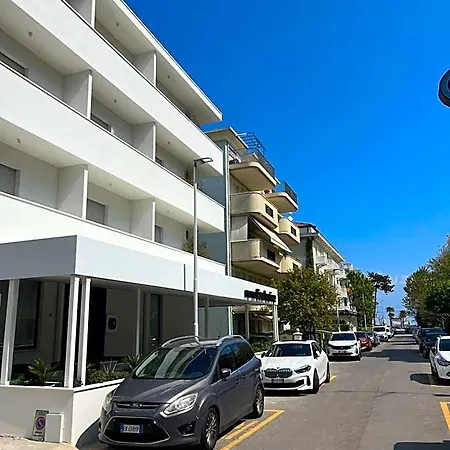 Exclusive - In Pieno Centro A Pochi Passi Dal Mare Hotel 2*