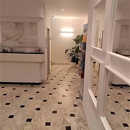 Exclusive - In Pieno Centro A Pochi Passi Dal Mare 2* Riccione