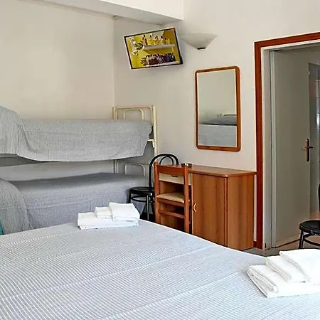 Hotel Exclusive - In Pieno Centro A Pochi Passi Dal Mare 2*