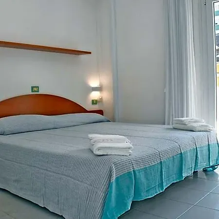 Hotel Exclusive - In Pieno Centro A Pochi Passi Dal Mare 2*