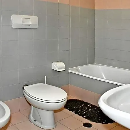 Exclusive - In Pieno Centro A Pochi Passi Dal Mare 2*