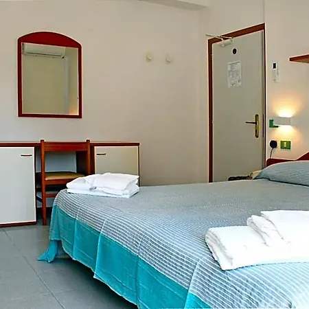 Exclusive - In Pieno Centro A Pochi Passi Dal Mare 2*