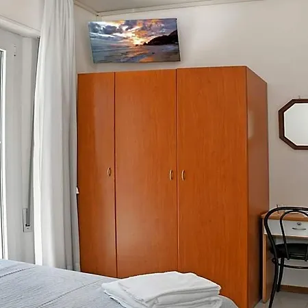 Hotel Exclusive - In Pieno Centro A Pochi Passi Dal Mare 2*