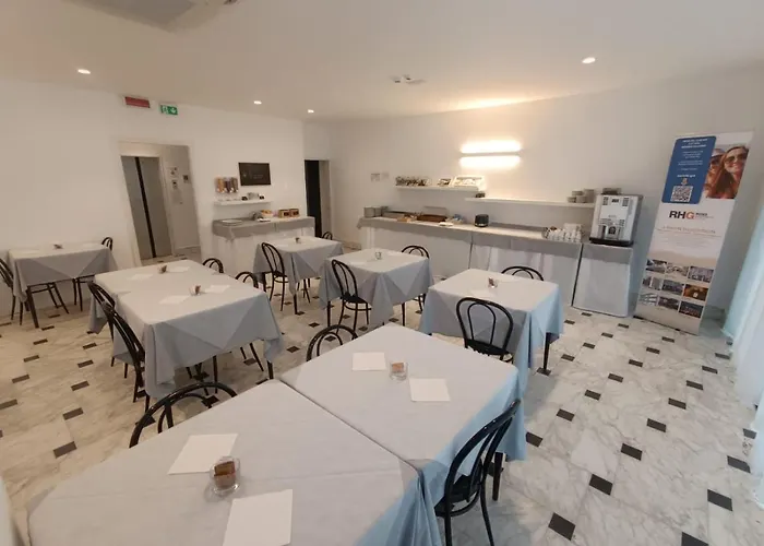 Exclusive - In Pieno Centro A Pochi Passi Dal Mare 2*