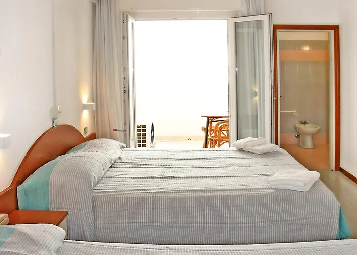 Exclusive - In Pieno Centro A Pochi Passi Dal Mare ホテル 2*